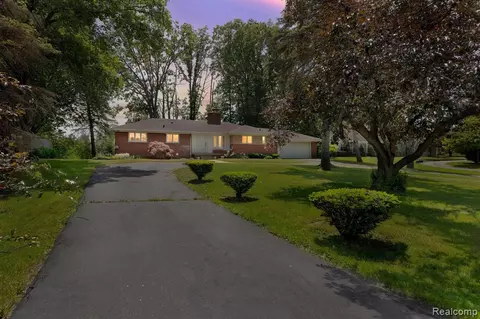 29981 Northbrook St, Farmington Hills, MI 48334