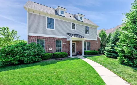 371 Daisy Square Pkwy, Plymouth, MI 48170