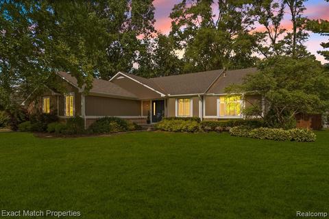 11278 Lakehaven Dr, White Lake, MI 48386