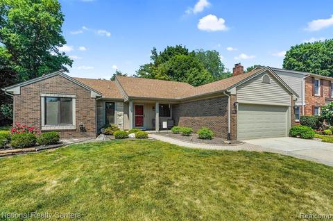 19743 Norwich Rd, Livonia, MI 48152