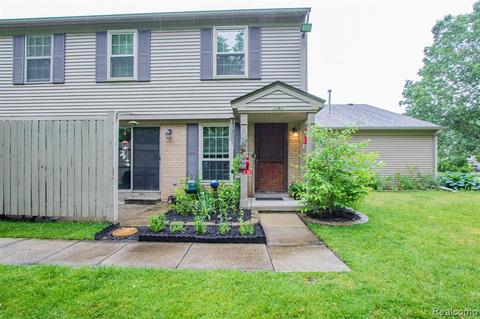 3181 Hidden Ridge Dr, Waterford, MI 48328