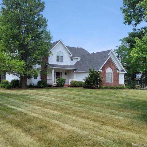 6247 Chad Ct, Brighton, MI 48116