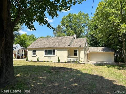 21826 8 12 Mile Rd, Southfield, MI 48075