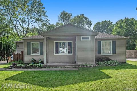 19479 Weyher St, Livonia, MI 48152