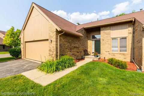 6162 Westbrooke Dr, West Bloomfield, MI 48322