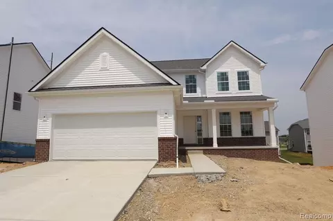 8346 Sandhill Ct, White Lake, MI 48386