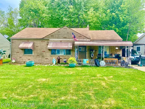 26510 Clancy St, Roseville, MI 48066