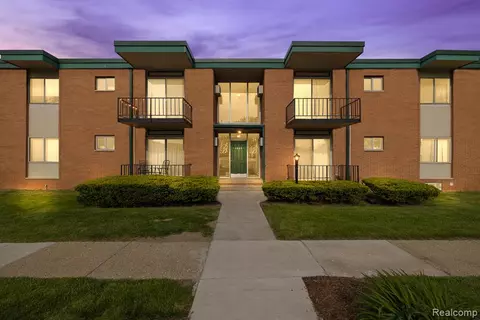 1942 Axtell Dr #7, Troy, MI 48084
