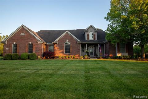 13844 W Wind Dr, South Lyon, MI 48178