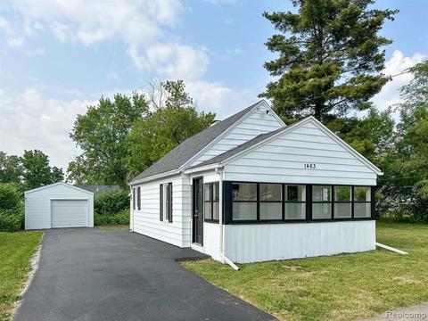 1463 Donovan St, Burton, MI 48529