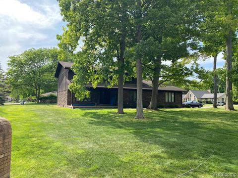 26020 Yorkshire Pl, Grosse Ile, MI 48138