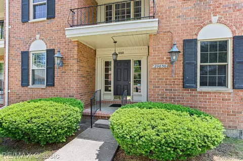 29656 Middlebelt Road 29 Rd #29 ( 2402), Farmington Hills, MI 48334