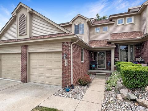 7033 Magnolia Ln, Waterford, MI 48327