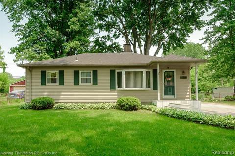 21761 Fenster St, Belleville, MI 48111