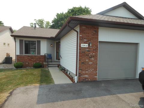 1964 Michigan Ave, Marysville, MI 48040