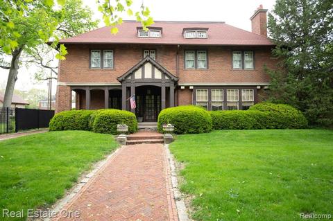 1490 Iroquois St, Detroit, MI 48214