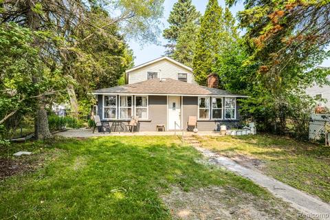 8961 Lakecourt Rd, Lexington, MI 48450