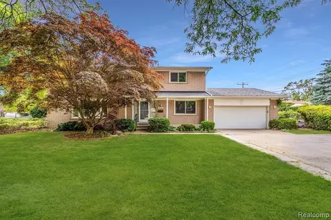 16921 Whitby St, Livonia, MI 48154