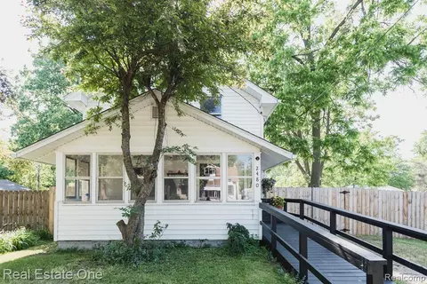 2480 Pine Lake Ave, Keego Harbor, MI 48320