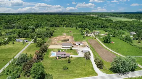 7753 Clyde Rd, Fenton, MI 48430