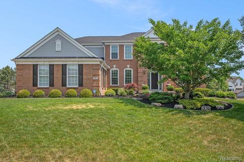 8321 Oxford Ln, Grand Blanc, MI 48439