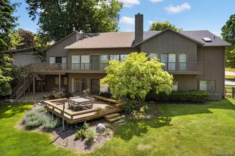2638 Salisbury Ln, Ann Arbor, MI 48103