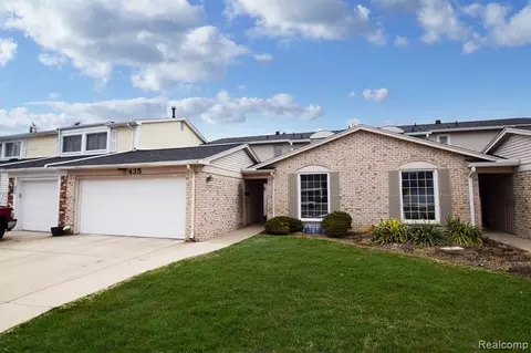 435 Lockmoor, Grand Blanc, MI 48439