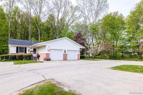 3507 Holland Park Ln, Port Huron, MI 48060