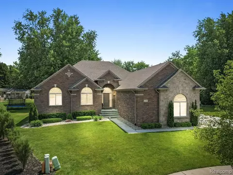 11140 Lisa Ln, Shelby Township, MI 48316
