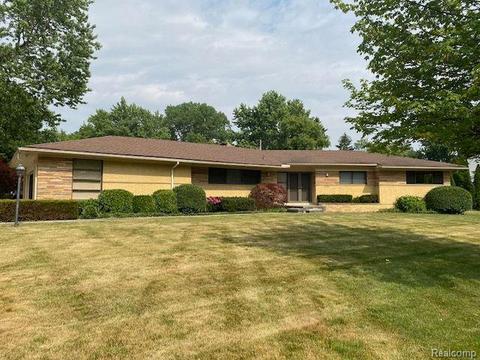 2796 Avonhurst Dr, Troy, MI 48084