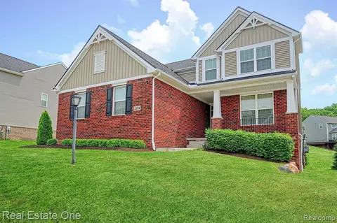 2294 Yasmin Dr, Commerce Twp, MI 48382