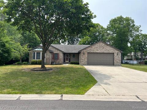 719 Turnberry Dr, Saint Clair, MI 48079