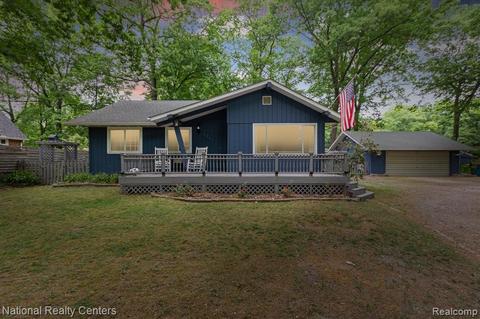 1623 Odette, Hartland, MI 48353