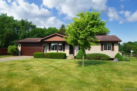 6174 Thorncliff Dr, Swartz Creek, MI 48473