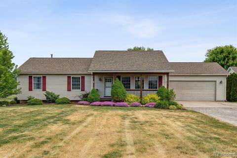1378 Baldwin Rd, Fenton, MI 48430