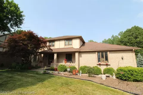 22056 Heatheridge Ln, Northville, MI 48167