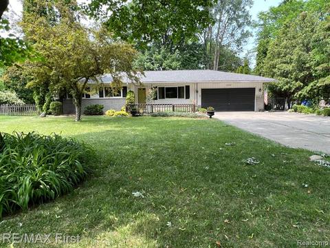 2433 Girard St, Warren, MI 48092