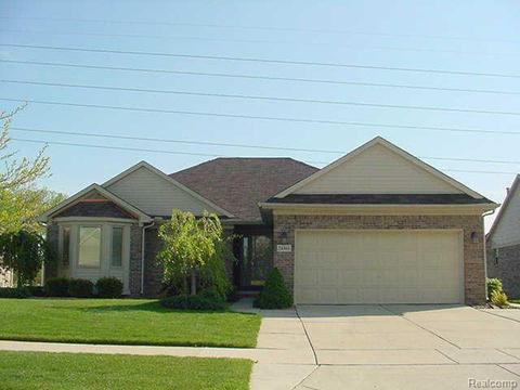 24461 Christian Dr, Brownstown, MI 48134