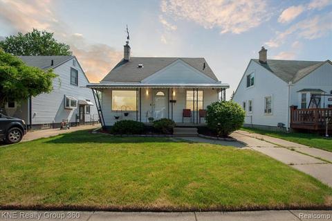 26728 Kaiser St, Roseville, MI 48066