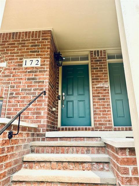 172 Club House Cir, Walled Lake, MI 48390