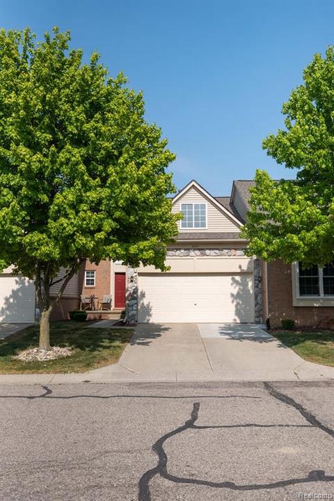 6065 Evergreen Ln, Grand Blanc, MI 48439