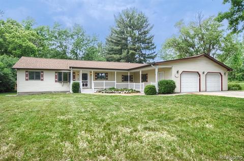 7395 N Lewis Rd, Mount Morris, MI 48458