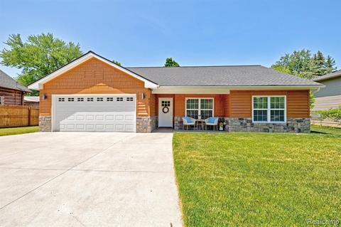 930 Seyburn Ave, Waterford, MI 48327