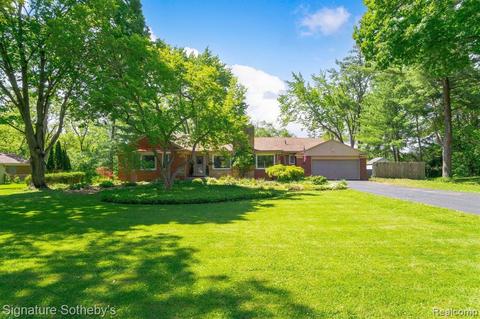 28211 Wildwood Trl, Farmington Hills, MI 48336