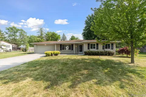5209 Lakewood Dr, Mundy, MI 48439