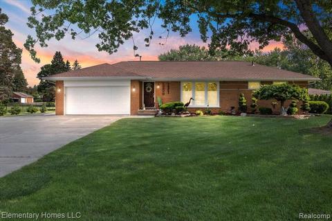 17270 S Nunneley Rd, Clinton Township, MI 48035