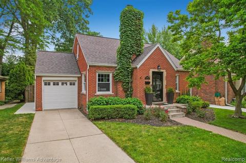 10454 Nadine Ave, Huntington Woods, MI 48070