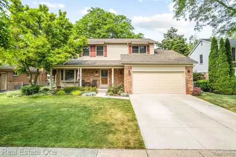 18669 Stamford St, Livonia, MI 48152
