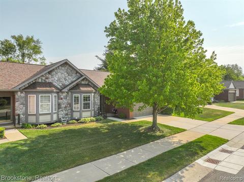 3063 Brookside Dr, Waterford, MI 48328