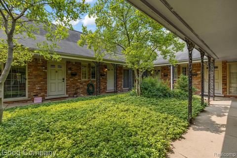 2324 W 14 Mile Rd, Royal Oak, MI 48073